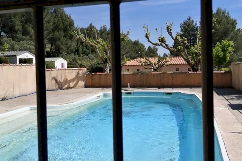 La piscine du camping est prête